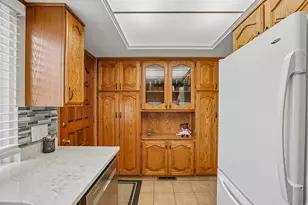 4861 S 1670 E, Holladay, UT 84117 - Photo 6