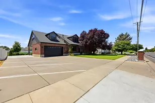 849 W 2700 S, Syracuse, UT 84075 - Photo 2