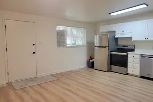 2066 E 3335 S, Salt Lake City, UT 84109 - Photo 2
