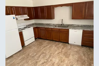 232 W 100 N, Vernal, UT 84078 - Photo 16