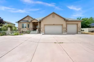3233 W 1680 N, Clinton, UT 84015 - Photo 2