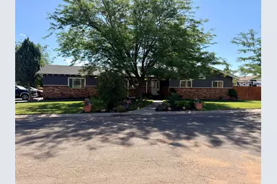 17 S Georgia Cir, Roosevelt, UT 84066 - Photo 2
