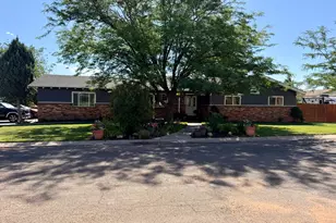 17 S Georgia Cir, Roosevelt, UT 84066 - Photo 2