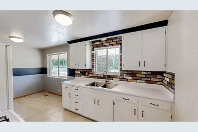 831 E Canyon Rd, Spanish Fork, UT 84660 - Photo 2