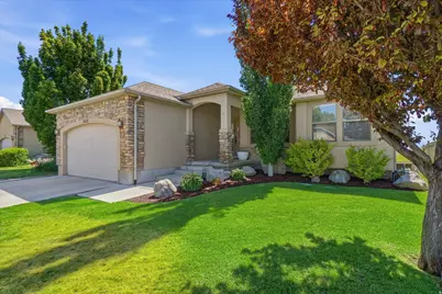 8638 N Jefferson Dr, Eagle Mountain, UT 84005 - Photo 2
