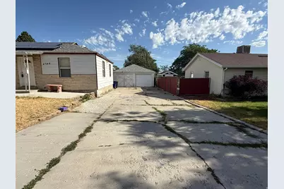 4546 W 5570 S, Kearns, UT 84118 - Photo 4