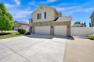 1771 Beaumont Dr, Kaysville, UT 84037 - Photo 2