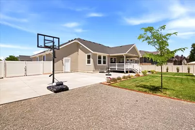 2973 W Red Sand Rd, West Haven, UT 84401 - Photo 6