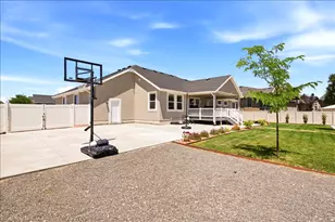 2973 W Red Sand Rd, West Haven, UT 84401 - Photo 6