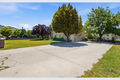 271 W Golden Harvest Rd, Draper, UT 84020 - Photo 2