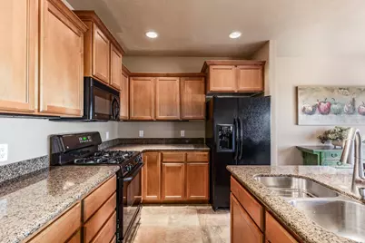 2011 E Stoneleigh Dr, Draper, UT 84020 - Photo 10