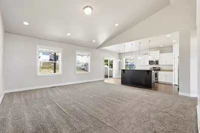390 S Coyote Ridge Dr E, Smithfield, UT 84335 - Photo 4