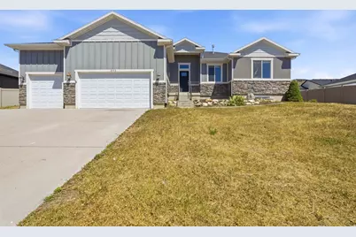 390 S Coyote Ridge Dr E, Smithfield, UT 84335 - Photo 1