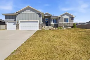 390 S Coyote Ridge Dr E, Smithfield, UT 84335 - Photo 1