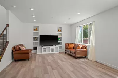 4896 S Snarr Haven Ct W, Taylorsville, UT 84129 - Photo 4