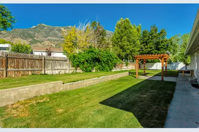 10061 N Poplar W, Cedar Hills, UT 84062 - Photo 32