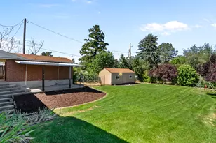6566 S 2425 E, Cottonwood Heights, UT 84121 - Photo 10