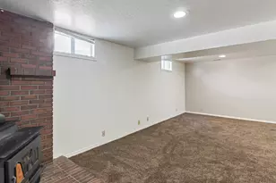 6566 S 2425 E, Cottonwood Heights, UT 84121 - Photo 32