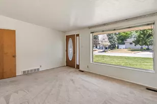 6566 S 2425 E, Cottonwood Heights, UT 84121 - Photo 14