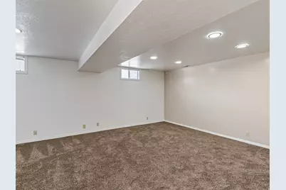 6566 S 2425 E, Cottonwood Heights, UT 84121 - Photo 34