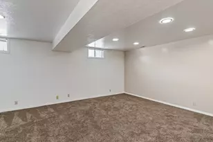 6566 S 2425 E, Cottonwood Heights, UT 84121 - Photo 34
