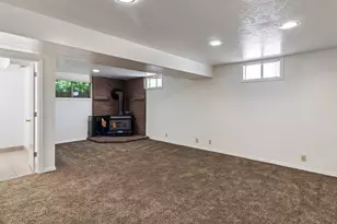 6566 S 2425 E, Cottonwood Heights, UT 84121 - Photo 30