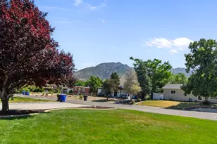 6566 S 2425 E, Cottonwood Heights, UT 84121 - Photo 8