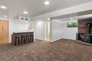 6566 S 2425 E, Cottonwood Heights, UT 84121 - Photo 28
