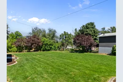 6566 S 2425 E, Cottonwood Heights, UT 84121 - Photo 12