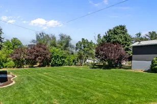 6566 S 2425 E, Cottonwood Heights, UT 84121 - Photo 12