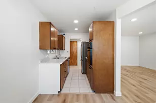 131 S 1000 E, Salt Lake City, UT 84102 - Photo 8
