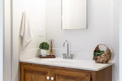 407 S 100 E, Hyrum, UT 84319 - Photo 18