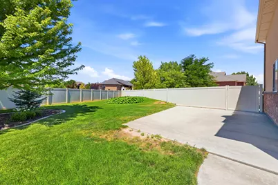 2377 S Cameron Dr, West Haven, UT 84401 - Photo 52