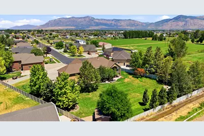 2377 S Cameron Dr, West Haven, UT 84401 - Photo 64