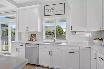 261 S Buckhorn Bath Ave, Saratoga Springs, UT 84045 - Photo 18