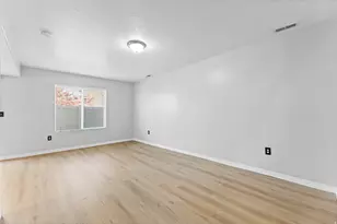 652 W 800 N, Clinton, UT 84015 - Photo 6