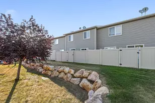 652 W 800 N, Clinton, UT 84015 - Photo 2