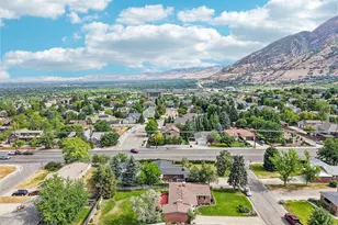 7022 S 2825 E, Cottonwood Heights, UT 84121 - Photo 36