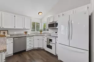1317 E Knollwood Dr, Sandy, UT 84092 - Photo 18