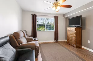 184 E Spencer Peak Way S, Draper, UT 84020 - Photo 2
