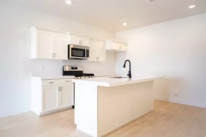 520 W 1875 N, Harrisville, UT 84404 - Photo 2