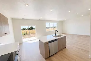 1049 N Summit View Dr, Harrisville, UT 84404 - Photo 2