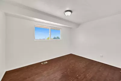 1453 S Valhalla Dr E, Clearfield, UT 84015 - Photo 16