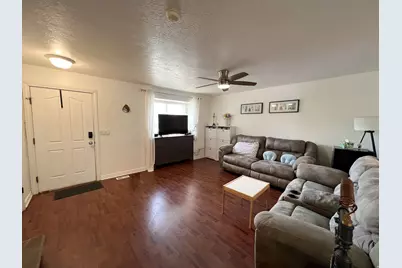 7966 N Dundee Dr, Eagle Mountain, UT 84005 - Photo 4