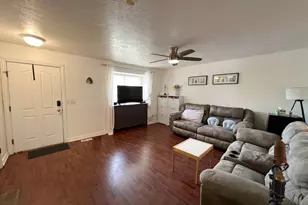 7966 N Dundee Dr, Eagle Mountain, UT 84005 - Photo 4