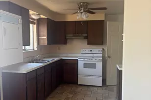 992 N 300 E, Orem, UT 84057 - Photo 2
