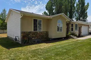 385 S 650 E, Hyrum, UT 84319 - Photo 2