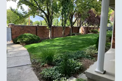 4796 S Saxony Cir E, Holladay, UT 84117 - Photo 2