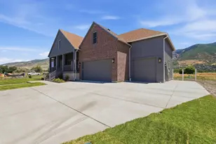 587 S Daniel Dr, Farmington, UT 84025 - Photo 4