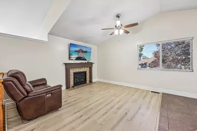 8022 S Peregrine Pl, Sandy, UT 84094 - Photo 10
